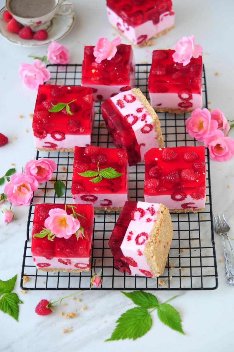 Malinowy torcik na zimno 