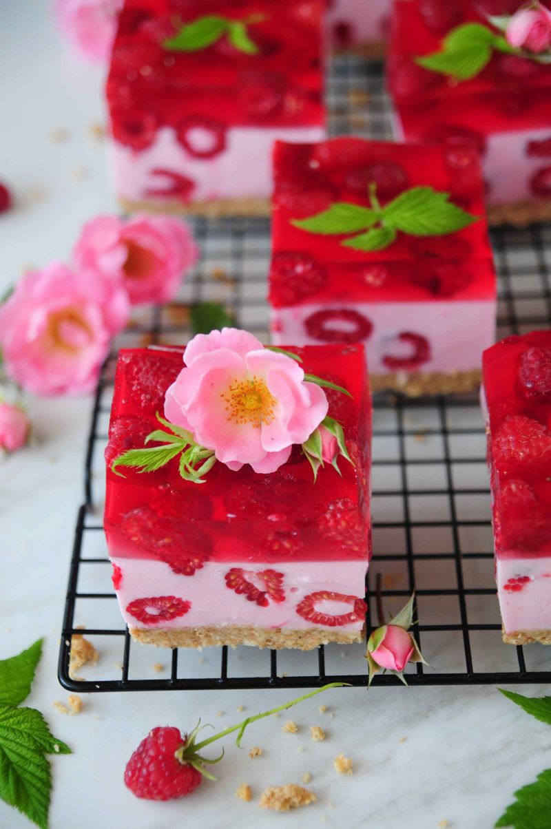 Malinowy torcik na zimno 