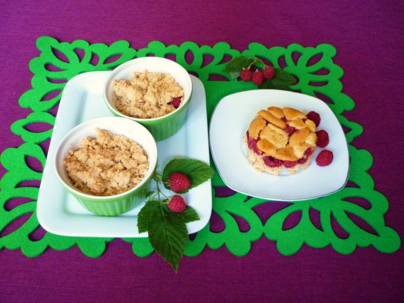 Maliny z biszkoptami i kruszonką Maliny z biszkoptami i kruszonką