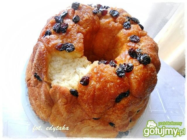 Małpi chleb z rodzynkami