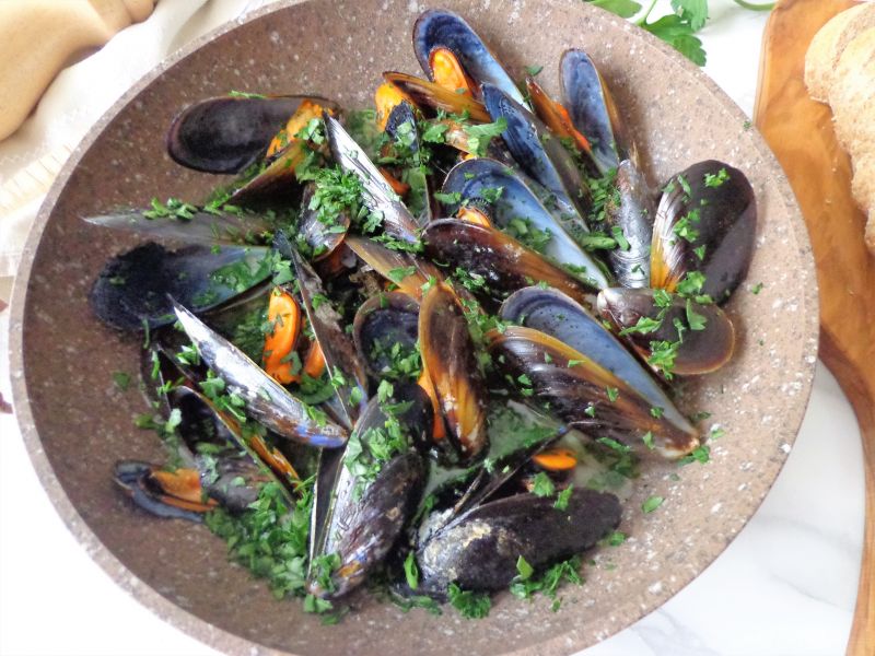 Małże po marynarsku w białym winie