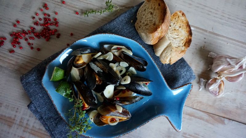 Małże w białym winie