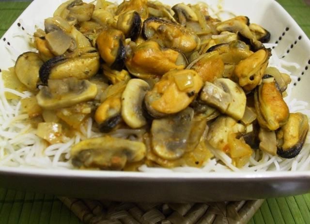 Małże w sosie cytrynowym z pesto rosso Małże w sosie cytrynowym z pesto rosso