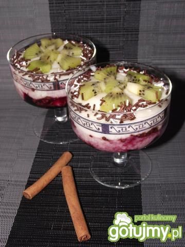 Mannowy deser z niespodzianką  Mannowy deser z niespodzianką