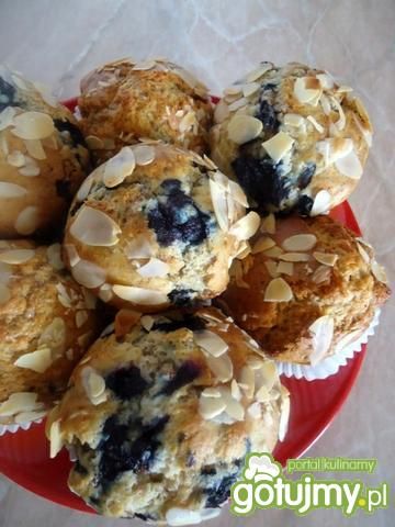 Marcepanowe muffiny z jagodami Marcepanowe muffiny z jagodami