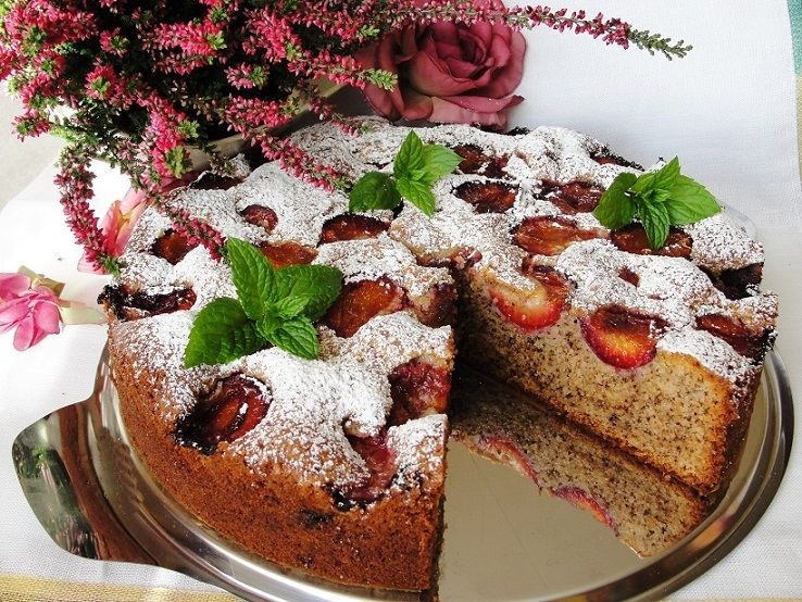 Marcepanowo orzechowe z śliwkami