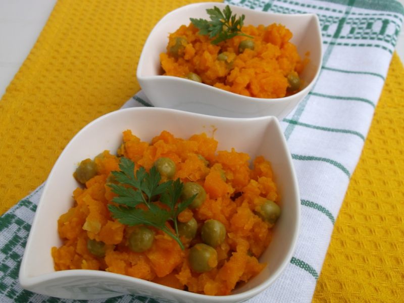 Marchewka duszona z groszkiem Marchewka duszona z groszkiem