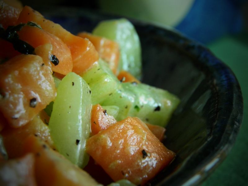 Marchewka duszona z ogórkiem