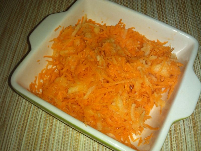 Marchewka tarta z jabłkiem Marchewka tarta z jabłkiem