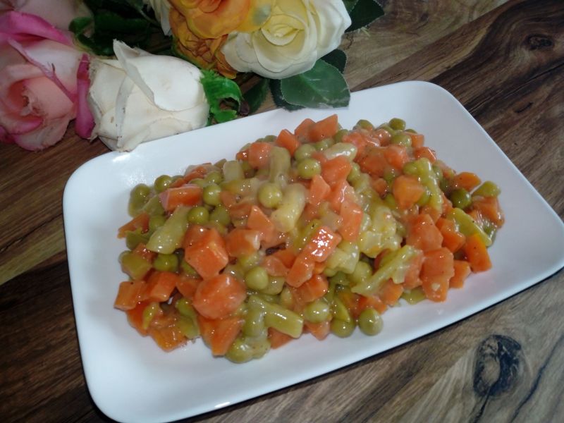 Marchewka z groszkiem i fasolką szparagową
