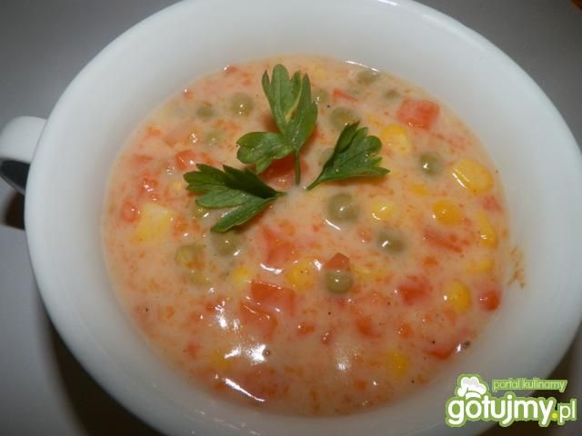 Marchewka z groszkiem i kukurydzą. Marchewka z groszkiem i kukurydzą.