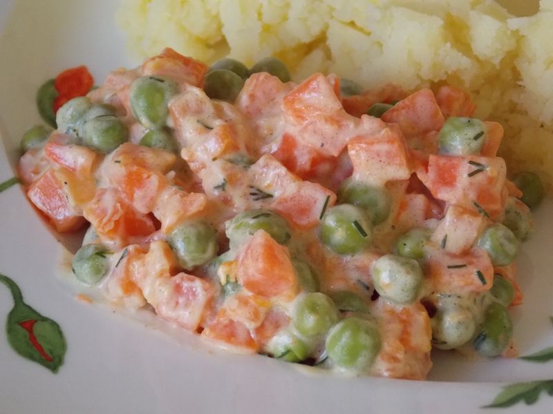 Marchewka z groszkiem w śmietanie