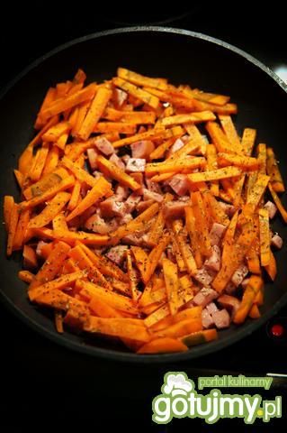 Marchewka z kiełbasą stir-fry Marchewka z kiełbasą stir-fry