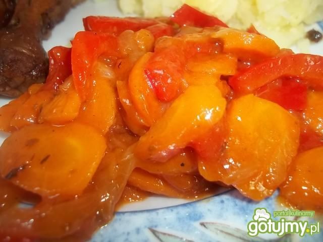 Marchewka z marynowaną papryką Marchewka z marynowaną papryką
