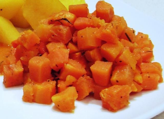 Marchewka z sezamem/koperkiem. Marchewka z sezamem/koperkiem.