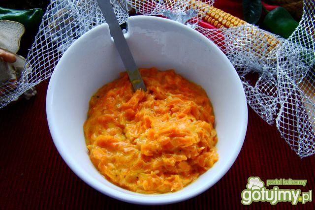 Marchewka z warzywami  w śmietanie 