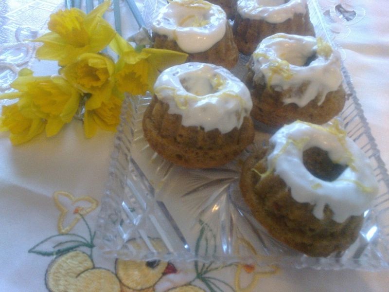 Marchewkowe babeczki z polewą twarożkową