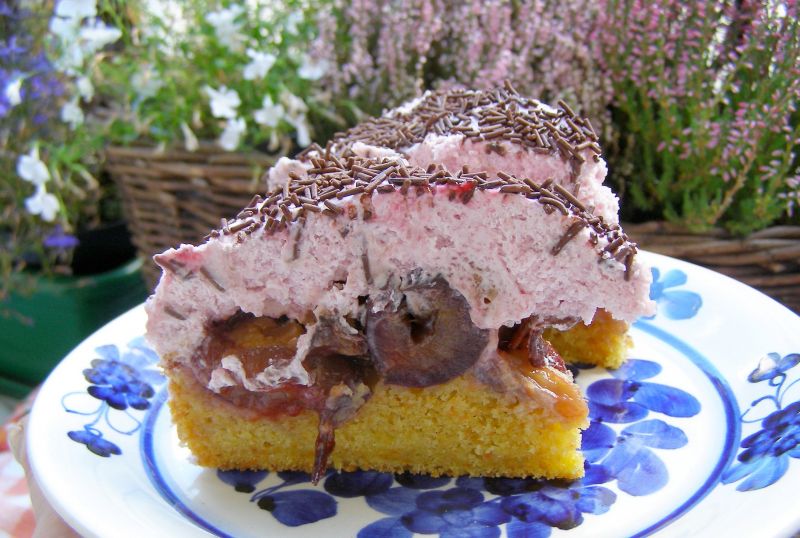 Marchewkowe ciasto ze śliwkami Marchewkowe ciasto ze śliwkami