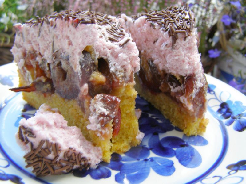 Marchewkowe ciasto ze śliwkami Marchewkowe ciasto ze śliwkami