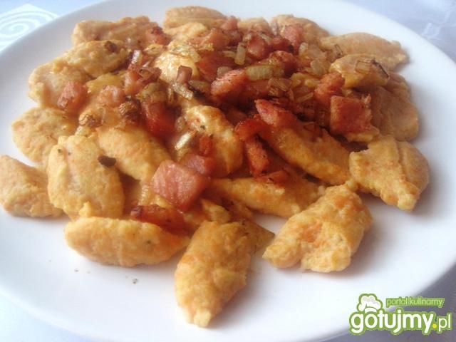 Marchewkowe kluski kładzione