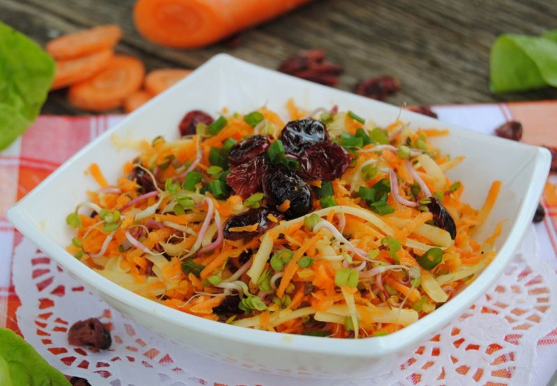 Marchewkowo-kiełkowa surówka Marchewkowo-kiełkowa surówka