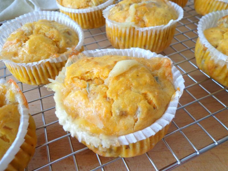 Marchewkowo-orzechowe muffiny z gorgonzolą
