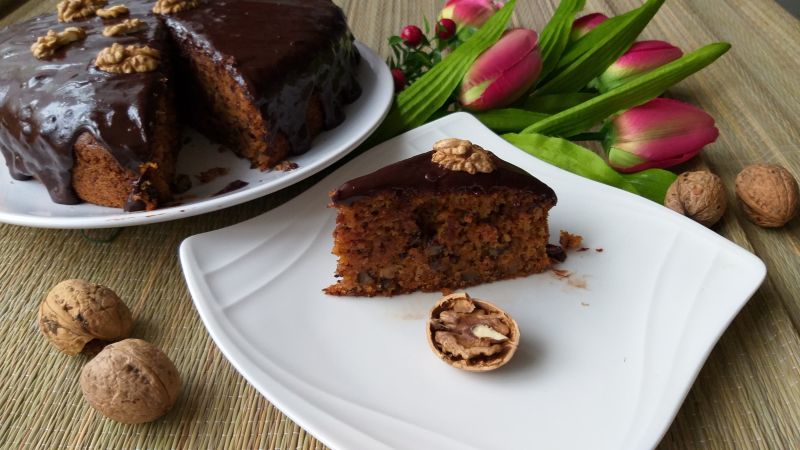 Ciasto marchewkowo - orzechowe z polewą