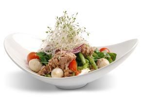 Marmurkowe jaja przepiórcze na sałatce Marmurkowe jaja przepiórcze na sałatce