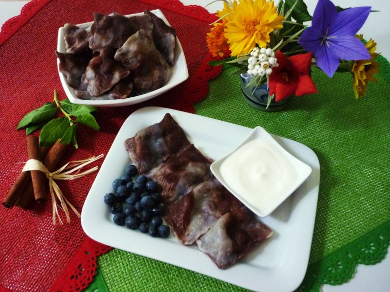 Marmurkowe pierogi z borówkami Marmurkowe pierogi z borówkami