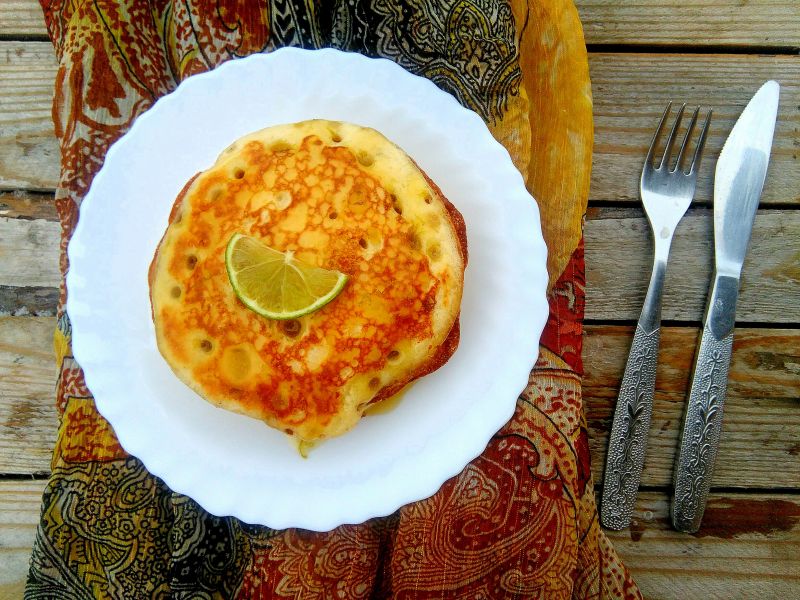 Marokańskie naleśniki z sosem maślano-limonkowym Marokańskie naleśniki z sosem maślano-limonkowym