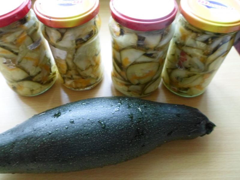 Marynowana cukinia z cebulą