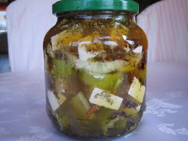 Marynowana feta i mozzarella