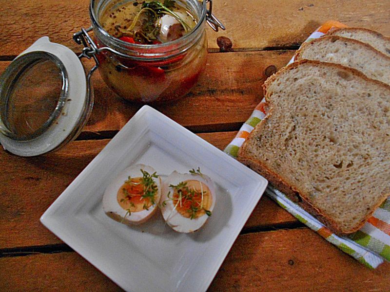 Marynowane jajka z papryką i cebulą Marynowane jajka z papryką i cebulą