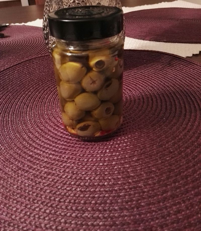 Marynowane oliwki w słoiczkach