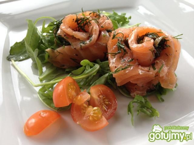 Marynowane różyczki z łososia