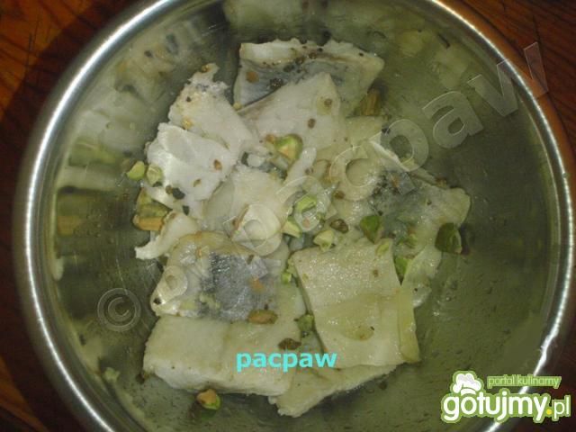 Marynowane śledzie z nutką pistacji 