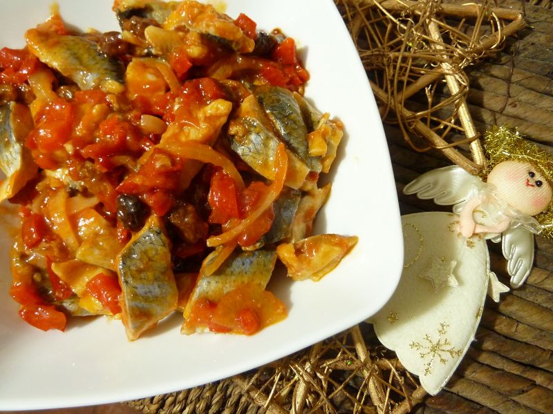 Marynowane śledzie z papryką konserwową Marynowane śledzie z papryką konserwową