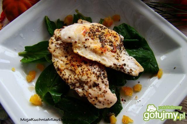 Marynowany kurczak na szpinaku  Marynowany kurczak na szpinaku