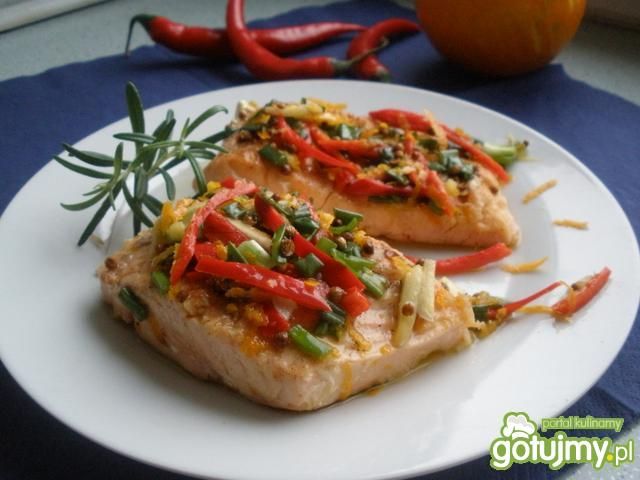 Marynowany łosoś z chili i pomarańczą Marynowany łosoś z chili i pomarańczą
