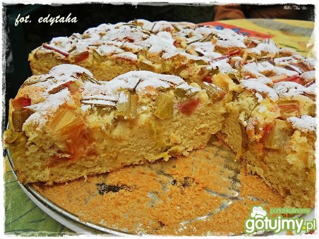 Marzanny biszkopt z rabarbarem 