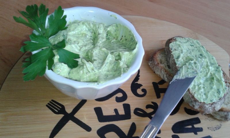 Masełko 2. z czosnkiem niedźwiedzim