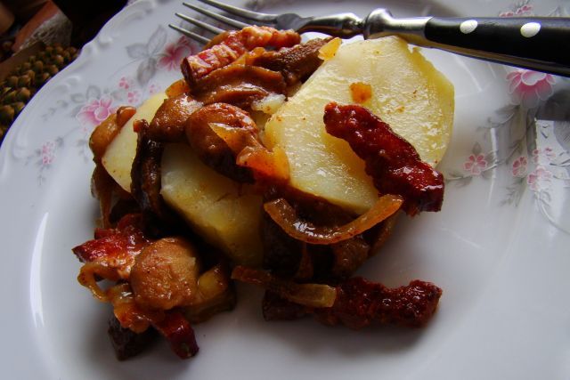 Maślaczki z boczkiem i ziemniakami