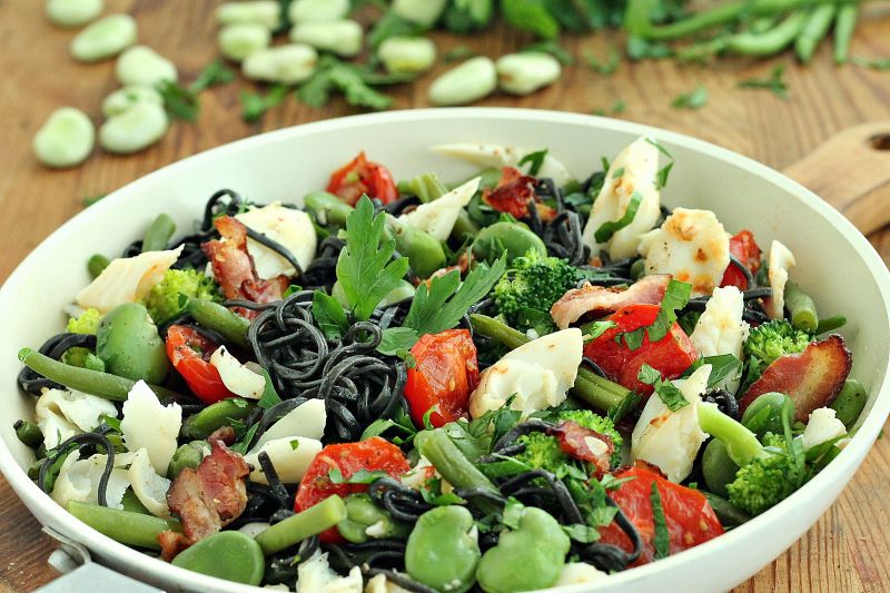 Maślana ryba z bobem i fasolką Maślana ryba z bobem i fasolką