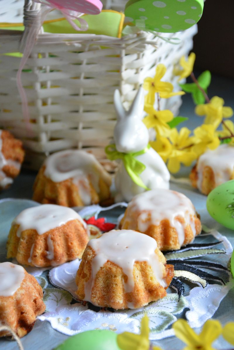Maślane babeczki do koszyczka z konfiturą