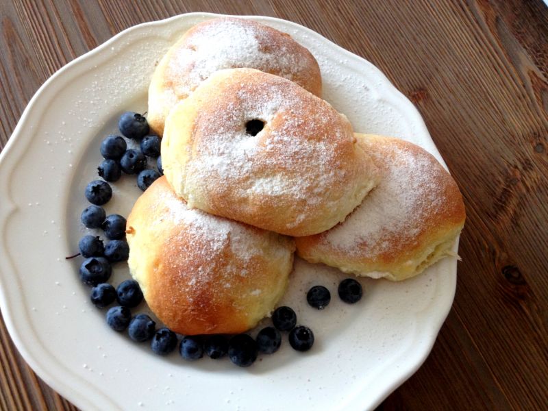 Maślane bułeczki z jagodami Maślane bułeczki z jagodami