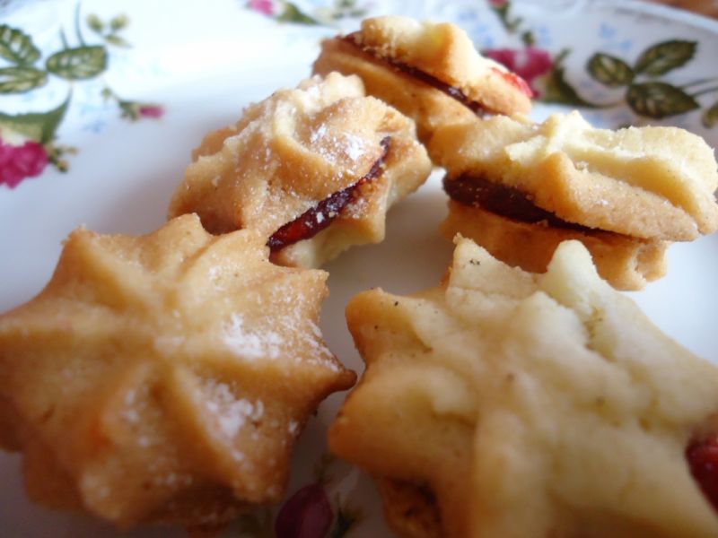 Maślane ciasteczka "szprycowe" z dżemem