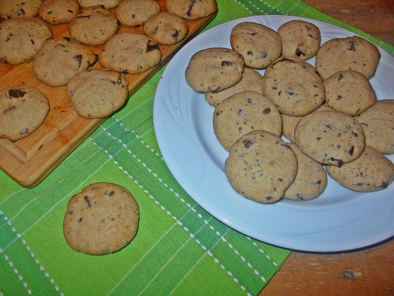Maślane ciasteczka z mielonym lnem i czekoladą