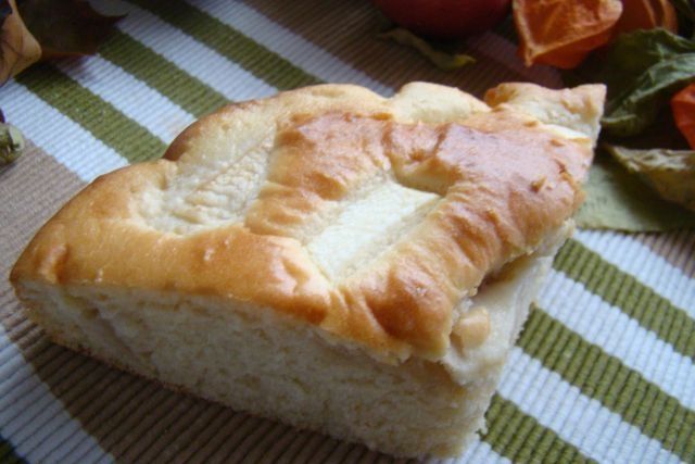 Maślane ciasto z jabłkami 