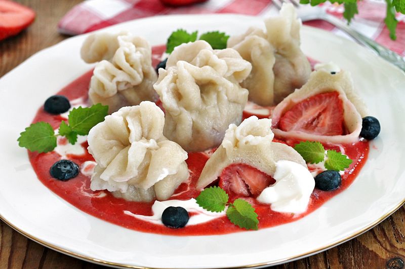 Maślane sakiewki z truskawkami 