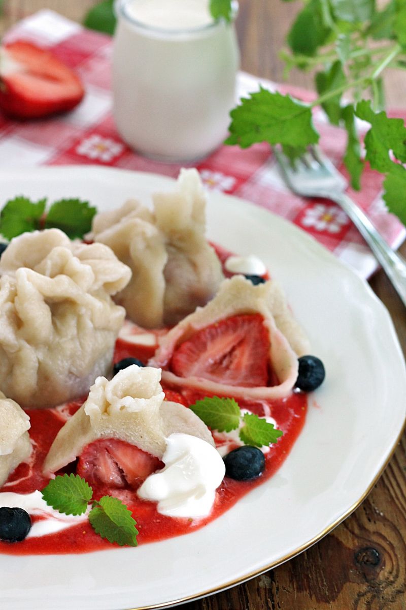 Maślane sakiewki z truskawkami 